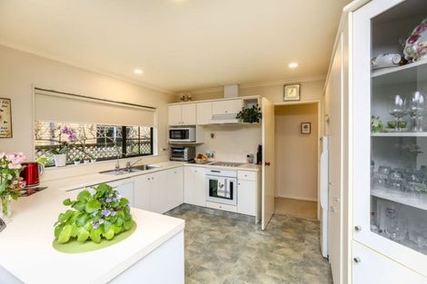 Photo of property in 12 Kawaroa Close, New Plymouth, 4310