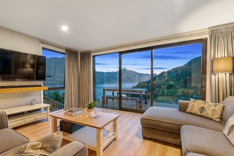 Photo of property in 15a Mackinnon Terrace, Sunshine Bay, Queenstown, 9300