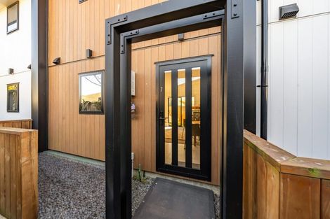 Photo of property in 7/97 Whites Line East, Waiwhetu, Lower Hutt, 5010