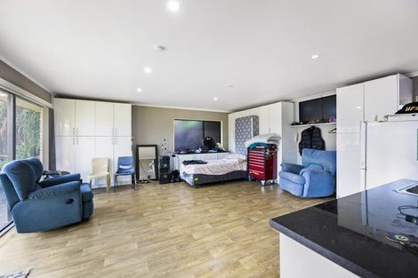 Photo of property in 1 Seresin Crescent, Flat Bush, Auckland, 2016