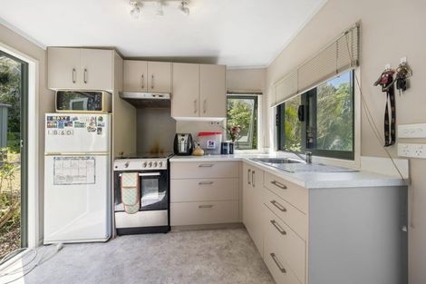 Photo of property in 46 Stoney Creek Drive, Waitakere, Henderson, 0782