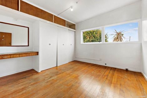 Photo of property in 15 Target Road, Totara Vale, Auckland, 0629