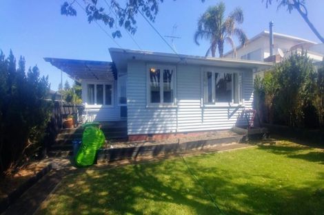 Photo of property in 23 Mcintyre Road, Mangere Bridge, Auckland, 2022