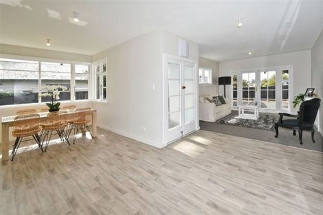 Photo of property in 219a Main North Road, Redwood, Christchurch, 8051