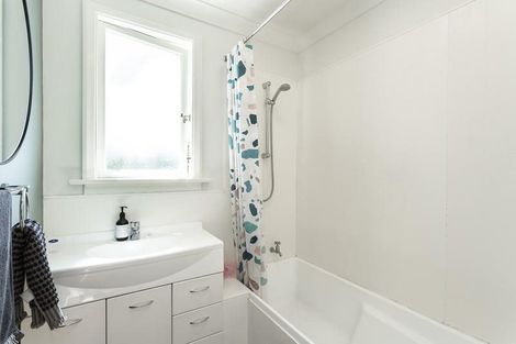 Photo of property in 94 Centennial Avenue, Helensburgh, Dunedin, 9010