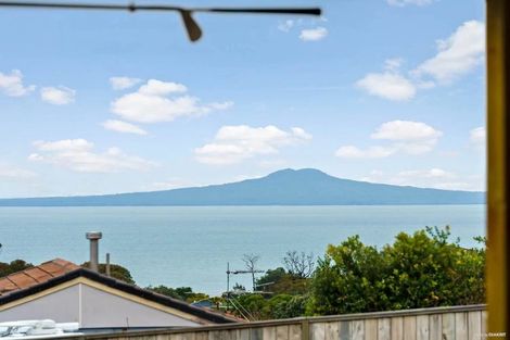 Photo of property in 1425 Whangaparaoa Road, Army Bay, Whangaparaoa, 0930