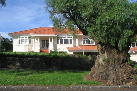 Photo of property in 5 Maungakiekie Avenue, Greenlane, Auckland, 1051