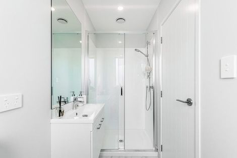 Photo of property in 3/51 Wharf Road, Te Atatu Peninsula, Auckland, 0610