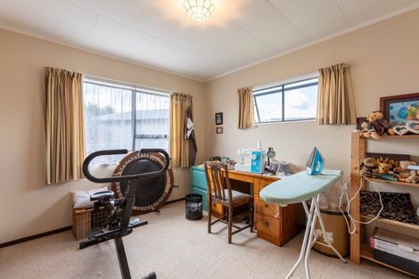 Photo of property in 20 Ross Street, Woodville, 4920