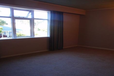 Photo of property in 2 Sugarloaf Road, Brooklyn, Wellington, 6021