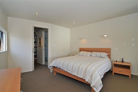 Photo of property in 2 Tai Paku Paku Road, Karaka Bays, Wellington, 6022