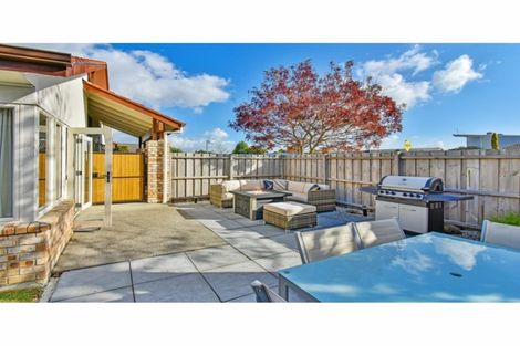 Photo of property in 69 Riverton Drive, Randwick Park, Auckland, 2105