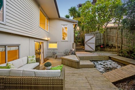 Photo of property in 21 Holt Avenue, Torbay, Auckland, 0630