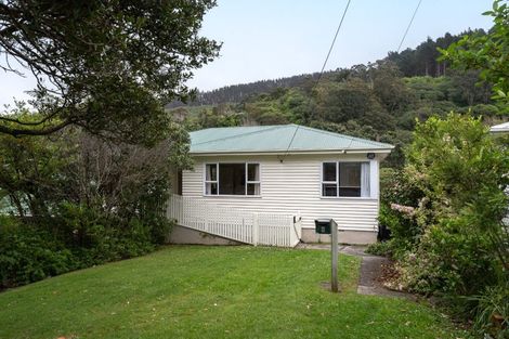 Photo of property in 9 Franklyn Road, Tawa, Wellington, 5028