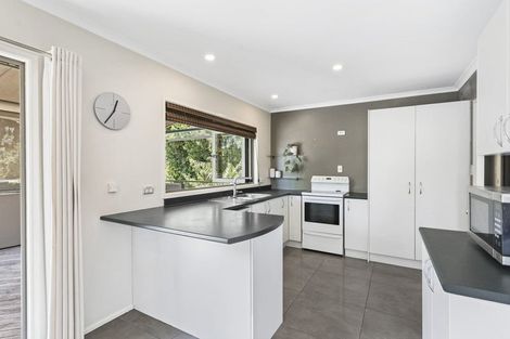 Photo of property in 23a Waiora Road, Stanmore Bay, Whangaparaoa, 0932