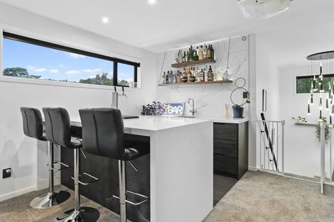 Photo of property in 18 Atkinson Road, Titirangi, Auckland, 0604