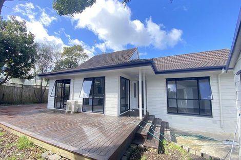 Photo of property in 81 Totaravale Drive, Totara Vale, Auckland, 0629