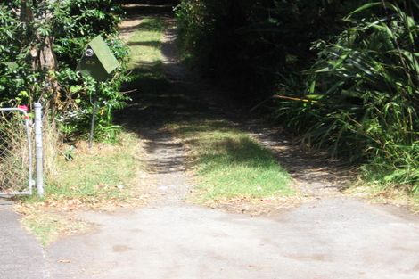 Photo of property in 50 Cliff Drive, Green Bay, Auckland, 0604