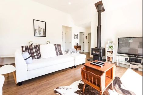 Photo of property in 18a Esmeralda Avenue, Avondale, Auckland, 1026