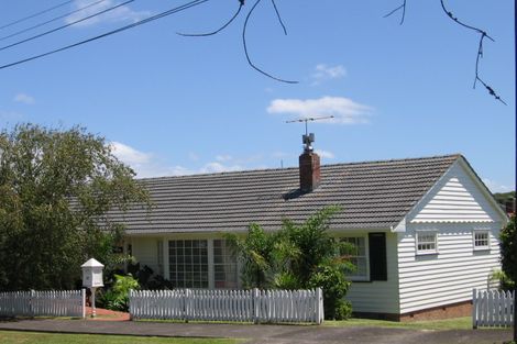 Photo of property in 15 Dundee Place, Blockhouse Bay, Auckland, 0600
