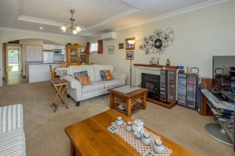 Photo of property in 16 Chester Street, Levin, 5510