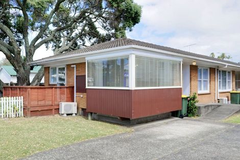 Photo of property in 1/760 Beach Road, Browns Bay, Auckland, 0630