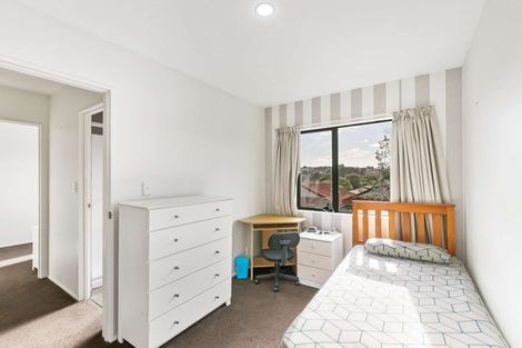 Photo of property in 5/44 Fields Parade, Oteha, Auckland, 0632