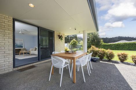 Photo of property in 14 Applemoors Way, Riverhead, 0820