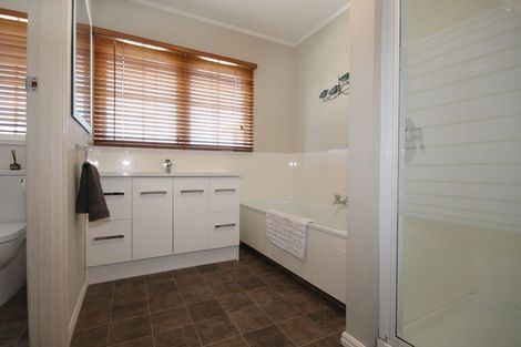 Photo of property in 30 Cruickshank Crescent, Rosedale, Invercargill, 9810