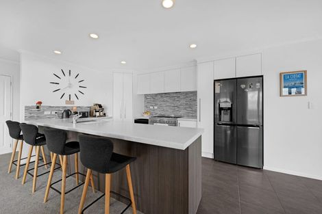 Photo of property in 15 Summerland Drive, Henderson, Auckland, 0612
