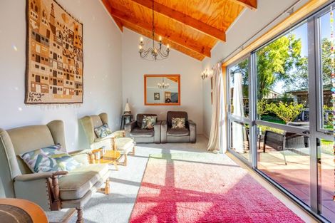 Photo of property in 8 Willow Grove, Waipukurau, 4200