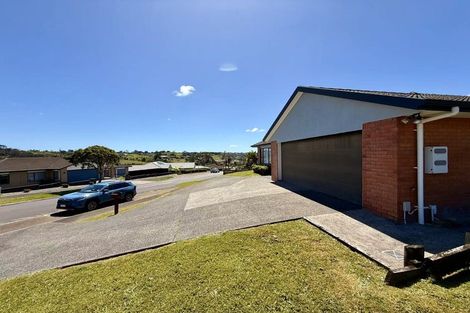 Photo of property in 19 Roy Maloney Drive, Henderson, Auckland, 0612