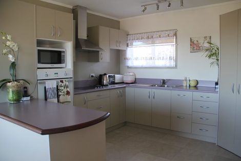 Photo of property in 50 Knightsbridge Drive, Forrest Hill, Auckland, 0620