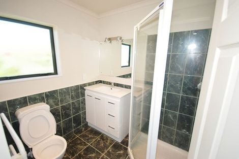 Photo of property in 2/16 Roberts Road, Glenfield, Auckland, 0629