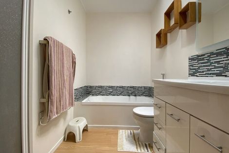 Photo of property in 33 Dianne Louise Drive, Half Moon Bay, Auckland, 2012