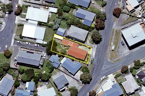 Photo of property in 19 Akaroa Drive, Maupuia, Wellington, 6022