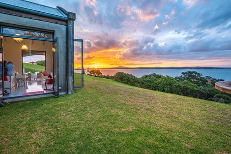 Photo of property in 155 Nick Johnstone Drive, Waiheke Island, 1971