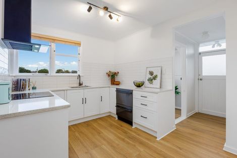Photo of property in 27a Langton Road, Stanmore Bay, Whangaparaoa, 0932
