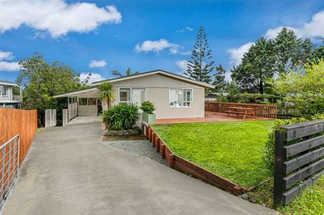 Photo of property in 10 Puketaha Road, Swanson, Auckland, 0816