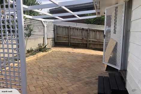 Photo of property in 15 Wakeling Avenue, Te Atatu South, Auckland, 0610