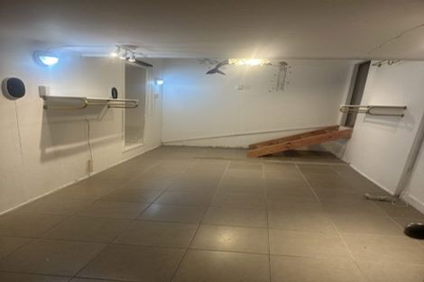 Photo of property in 22 Jenanne Place, Totara Vale, Auckland, 0629