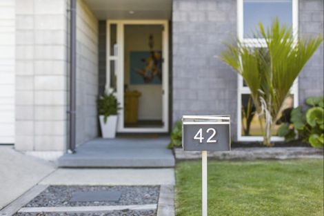 Photo of property in 42 Butterworth Crescent, Papamoa Beach, Papamoa, 3118