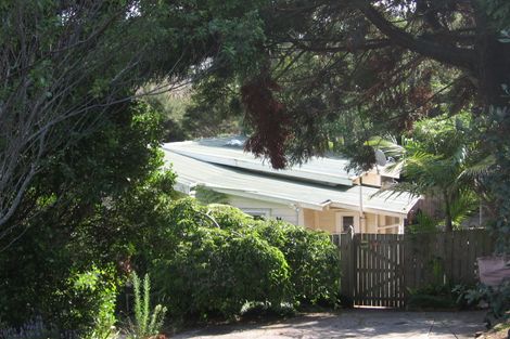 Photo of property in 1044 East Coast Road, Fairview Heights, Auckland, 0630