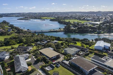 Photo of property in 33a Rosario Crescent, Red Beach, 0932