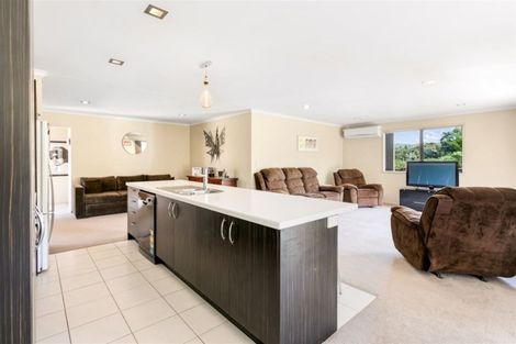 Photo of property in 70 South Kensington Way, Henderson, Auckland, 0612