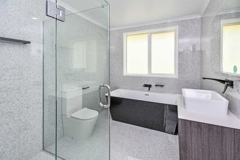 Photo of property in 12 Clendon Court, Pokeno, 2402