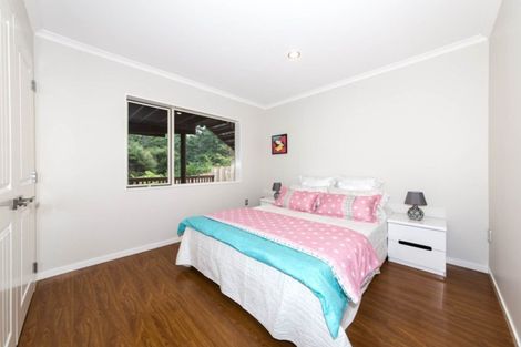 Photo of property in 16a Wychwood Avenue, Henderson Valley, Auckland, 0612