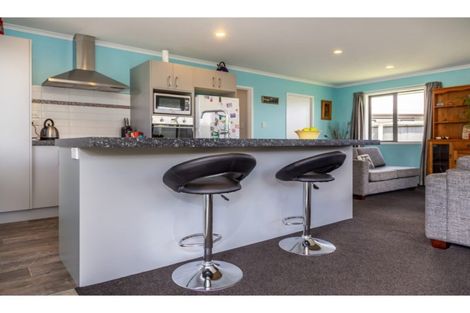 Photo of property in 8 Carteret Place, Aranui, Christchurch, 8061