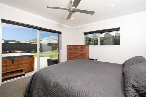 Photo of property in 17 Eric Farley Drive, Kumeu, 0810
