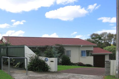 Photo of property in 11 Skybird Place, Glen Eden, Auckland, 0602